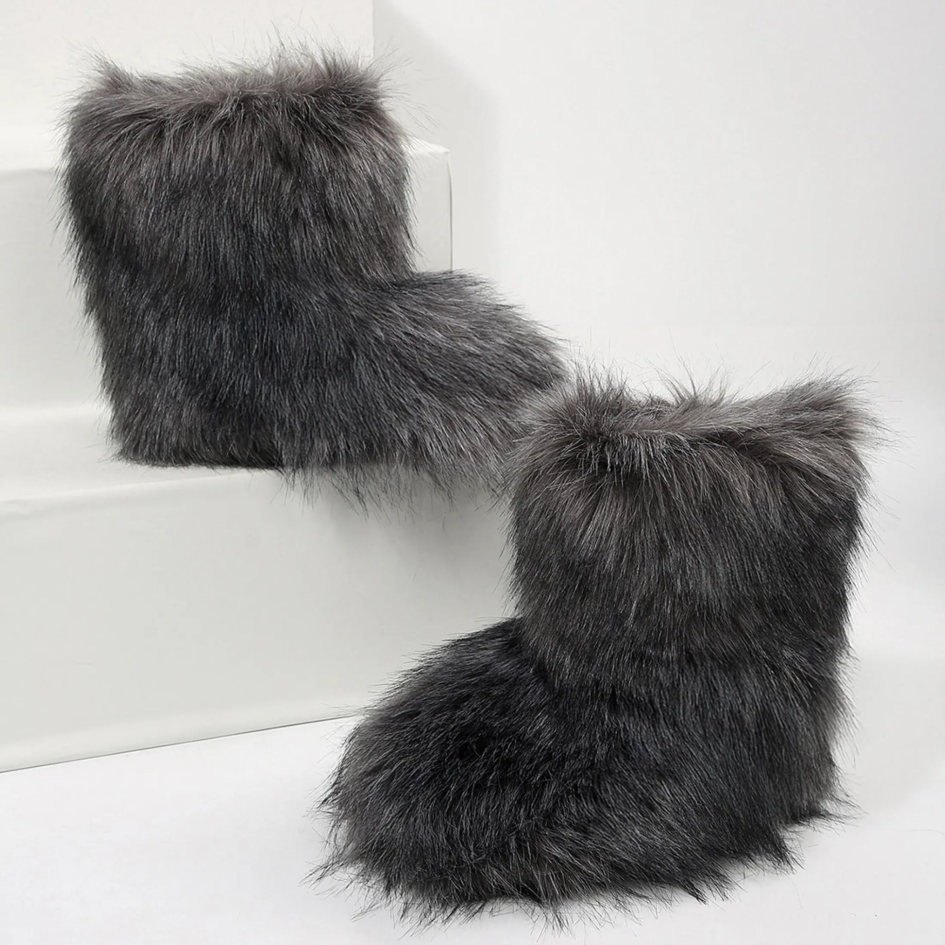 Fluffy Stylish Boots (W)